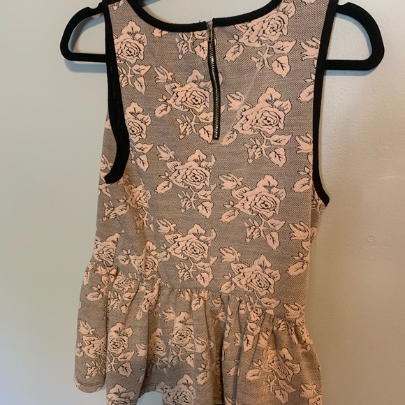 Forever 21 peplum top w/ back zipper and lace detail - Picture 3 of 3